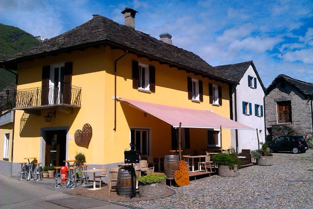 Locanda Poncini Maggia Exteriör bild